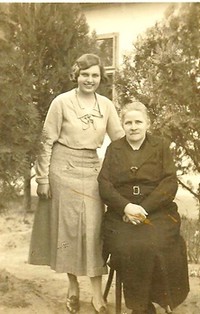 Recska Gizella a nagynénjével 1933 körül